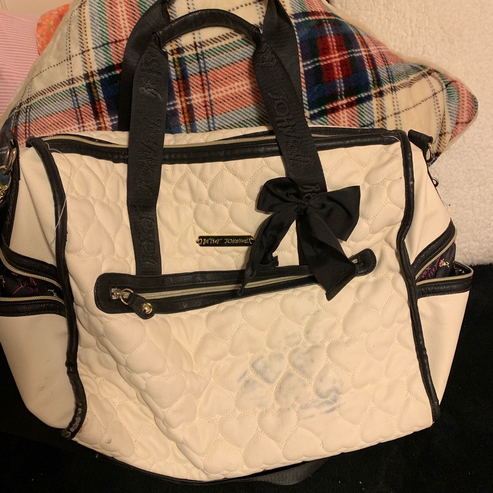 🚨SOLD🚨Betsey Johnson lugging bag